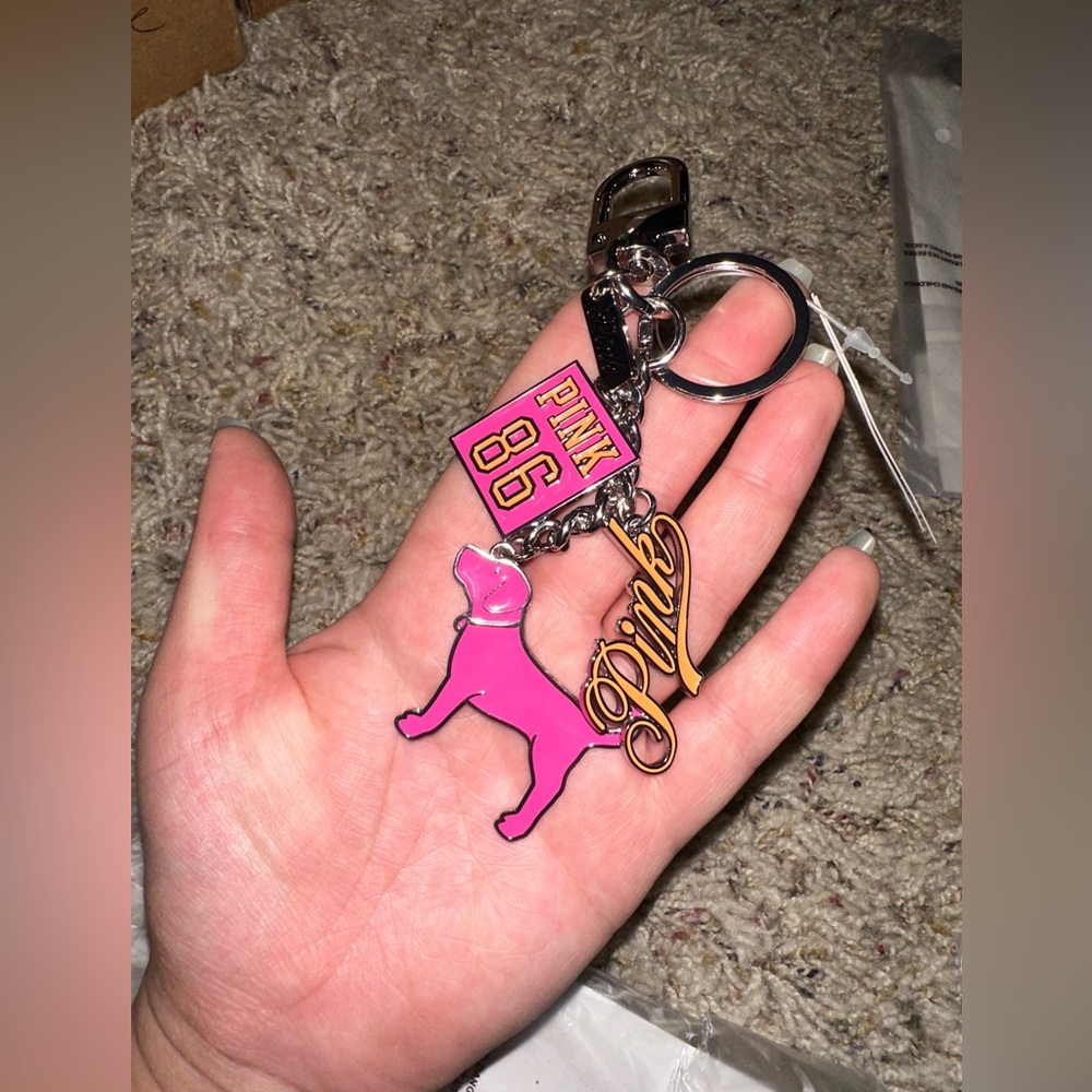 Pink by Victorias secret keychain 🐕 ❤️💞💕
